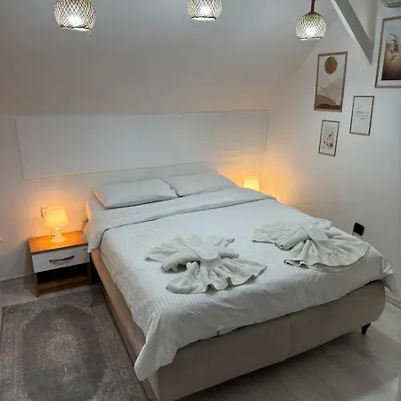 Antique 4*